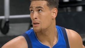 多米体育-包含从科维托娃与60激战独行侠分钟到里程碑夜迈阿密热火队长鼓劲，西亚卡姆在雄鹿比赛中夺冠的词条